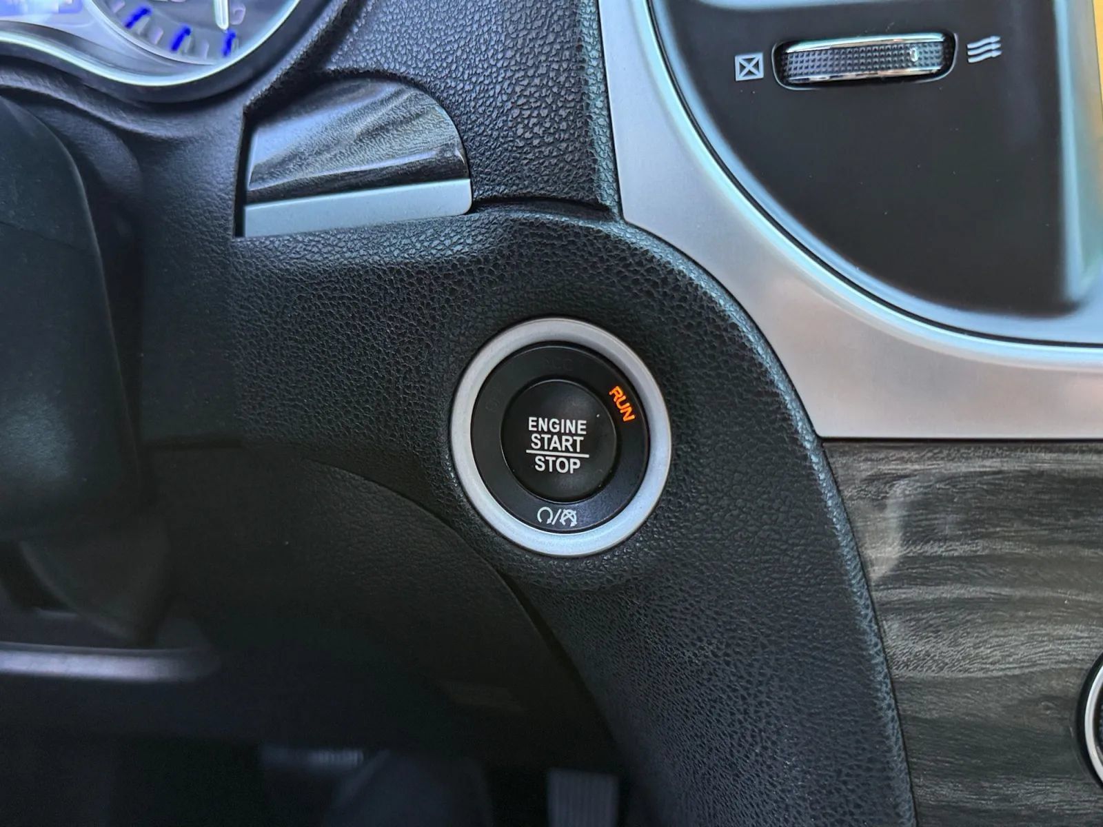 Used 2019 Chrysler 300 Touring AWD/4WD image 33