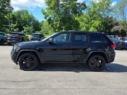 Used 2018 Jeep Grand Cherokee Laredo AWD/4WD image 5