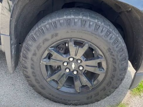 Used 2017 Chevrolet Colorado Z71 w/ Z71 Midnight Edition AWD/4WD image 18