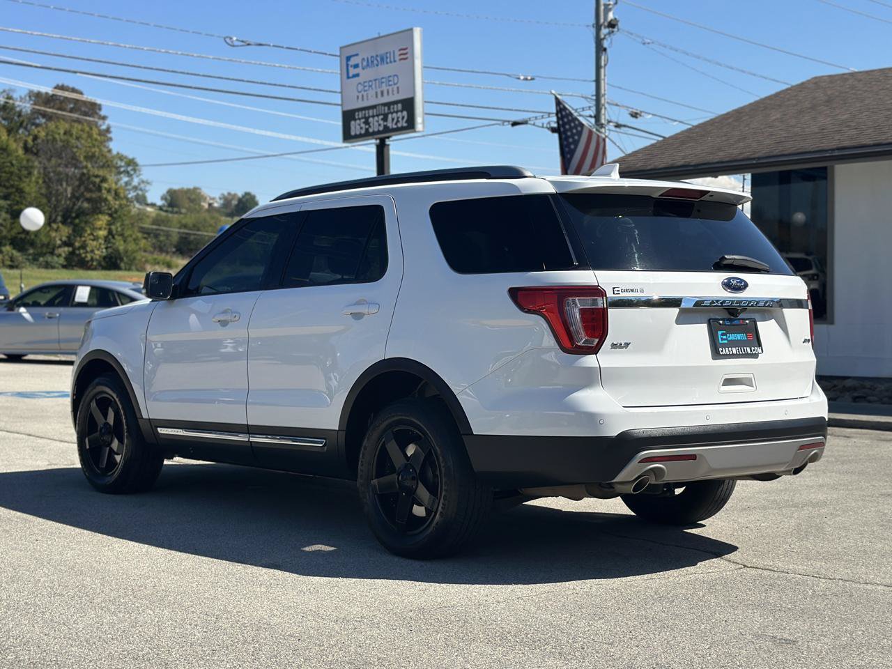 Used 2017 Ford Explorer XLT AWD/4WD image 6