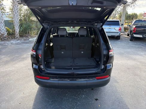Used 2023 Jeep Grand Cherokee L Laredo image 34