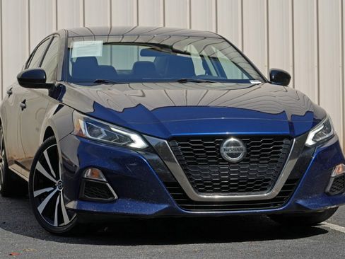 Used 2020 Nissan Altima 2.5 SR FWD image 2