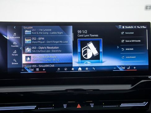 Used 2026 BMW 530i w/ M Sport Package RWD image 32
