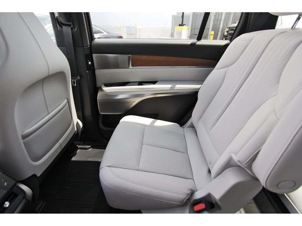 New 2027 Cadillac Vistiq Luxury AWD/4WD image 12