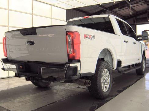 Used 2024 Ford F250 XLT w/ FX4 Off-Road Package AWD/4WD image 3