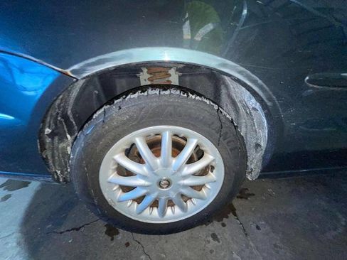 Used 2002 Chrysler Sebring LXi image 15