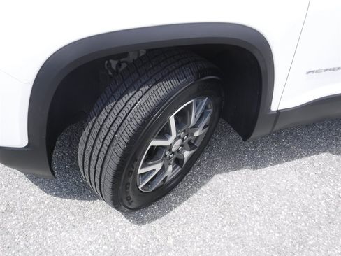 Used 2022 GMC Acadia SLE w/ LPO, Floor Liner Package FWD image 22
