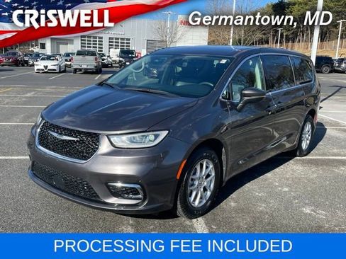 Used 2023 Chrysler Pacifica Touring-L FWD image 1
