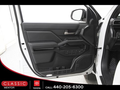 Certified 2025 Toyota 4Runner Limited AWD/4WD image 4