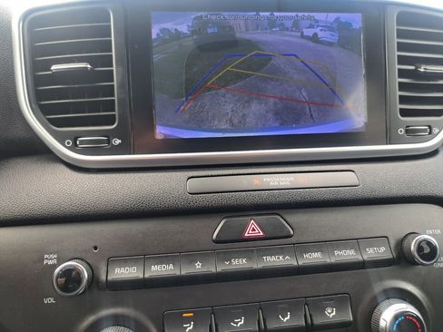 Used 2020 Kia Sportage LX image 11