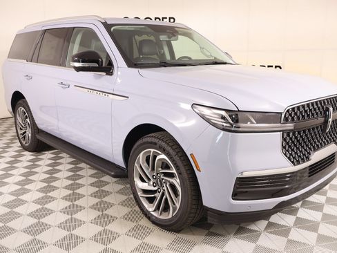 New 2027 Lincoln Navigator Premiere AWD/4WD image 1