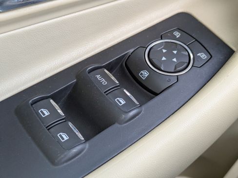 Used 2018 Ford Taurus SE image 21