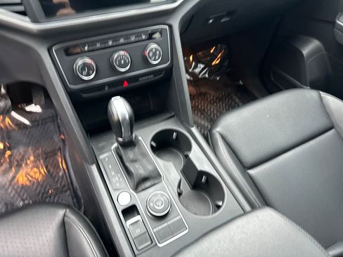 Used 2018 Volkswagen Atlas SE image 24