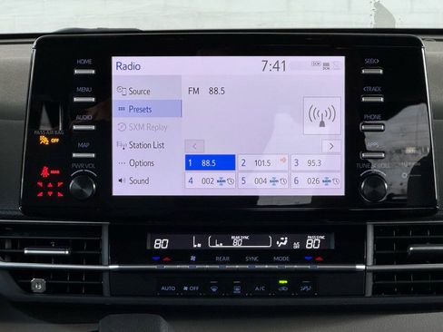 Used 2024 Toyota Sienna LE image 30