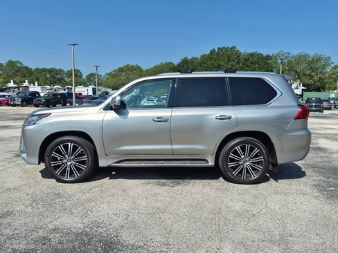 Used 2019 Lexus LX 570 4WD w/ Luxury Package image 8