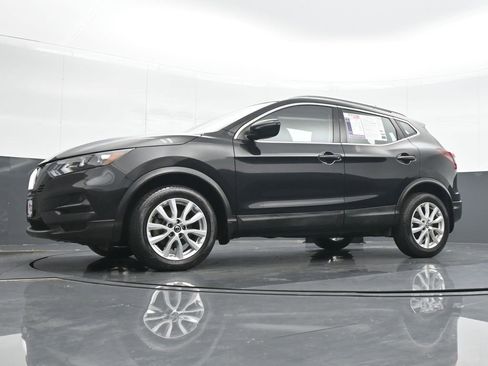 Used 2020 Nissan Rogue Sport SV image 17