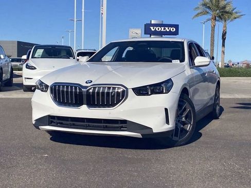 Certified 2025 BMW i5 eDrive40i w/ Premium Package image 4