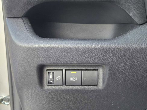 Used 2025 Toyota RAV4 XLE AWD/4WD image 21