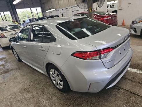 Used 2022 Toyota Corolla LE FWD image 4