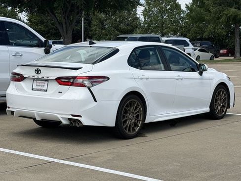 Used 2023 Toyota Camry SE w/ Convenience Package FWD image 4