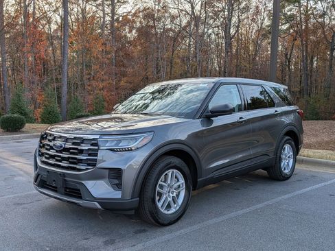New 2026 Ford Explorer Active image 3