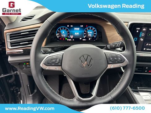 Used 2025 Volkswagen Atlas SE image 14