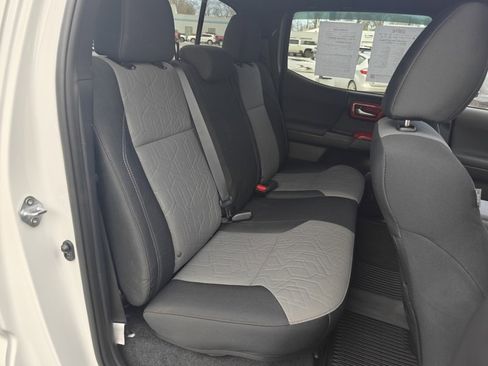 Certified 2021 Toyota Tacoma TRD Off-Road image 18