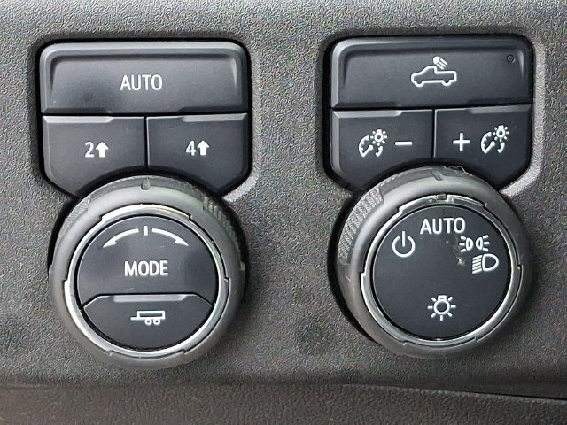 Used 2024 Chevrolet Silverado 1500 LT AWD/4WD image 9