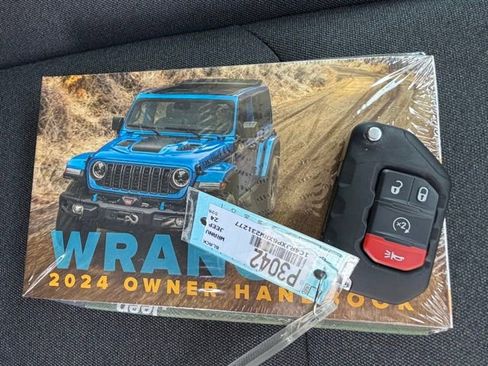 Used 2024 Jeep Wrangler Unlimited Sahara AWD/4WD image 40