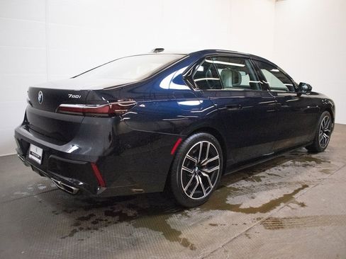 Certified 2023 BMW 760i xDrive image 4