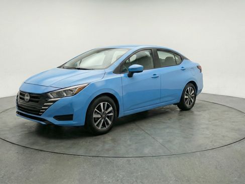 Used 2025 Nissan Versa SV image 3