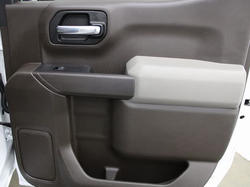 Used 2021 Chevrolet Silverado 1500 LT image 24