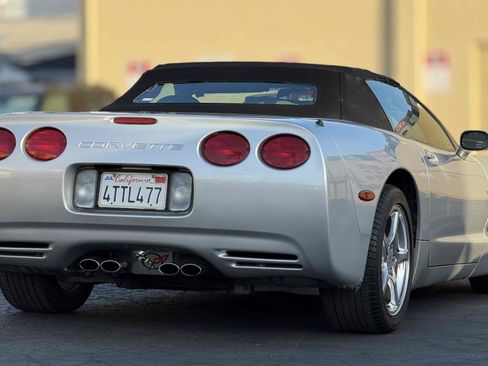 Used 2001 Chevrolet Corvette Convertible w/ Preferred Equipment Group2 RWD image 7