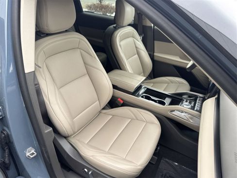 Used 2025 Lincoln Nautilus Premier image 28