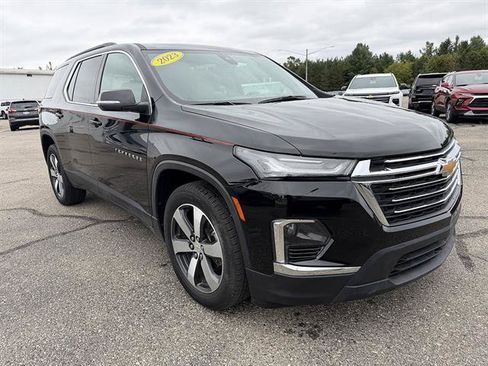 Used 2023 Chevrolet Traverse LT w/ LT Premium Package AWD/4WD image 5