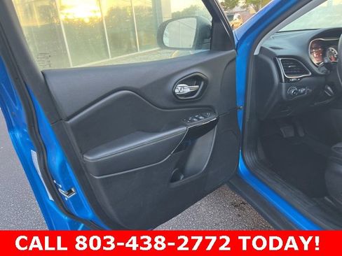 Used 2023 Jeep Cherokee Altitude Lux image 5