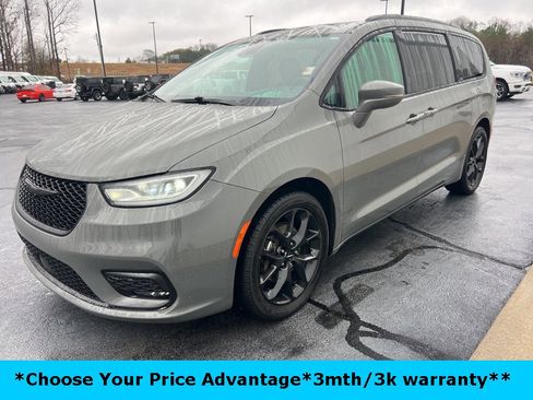 Certified 2022 Chrysler Pacifica Touring-L w/ S Appearance Package image 7