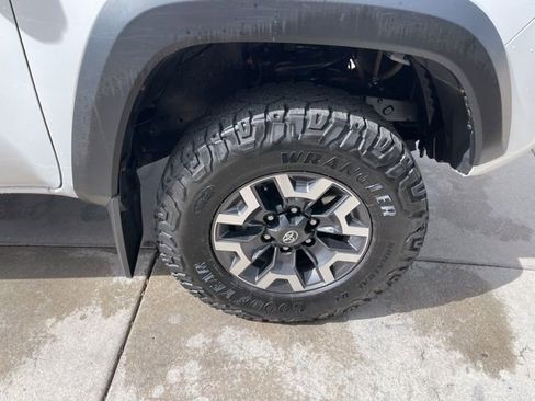 Used 2021 Toyota Tacoma TRD Off-Road w/ Technology Package AWD/4WD image 22