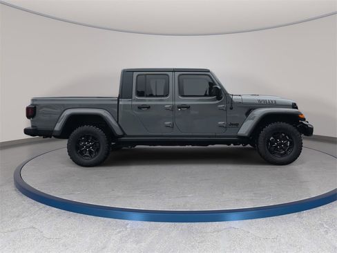 Used 2022 Jeep Gladiator Willys image 5
