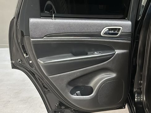 Used 2019 Jeep Grand Cherokee Limited AWD/4WD image 25