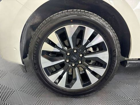 Certified 2025 Ford Expedition Max Platinum w/ Driver's Package AWD/4WD image 34