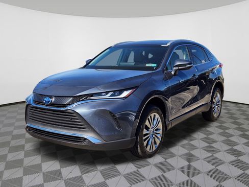 Used 2022 Toyota Venza XLE AWD/4WD image 2