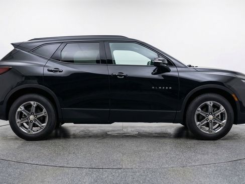 Used 2025 Chevrolet Blazer LT image 11