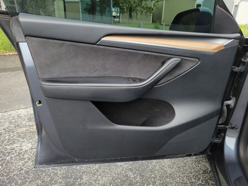 Used 2022 Tesla Model Y Performance AWD/4WD image 14