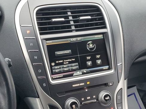 Used 2016 Lincoln MKX Premiere w/ Cargo Accessories Package image 18