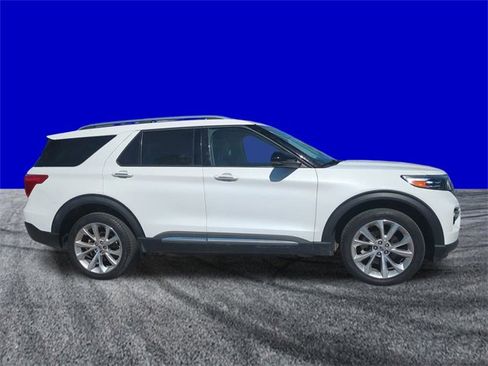 Certified 2023 Ford Explorer Platinum w/ Technology Package image 3