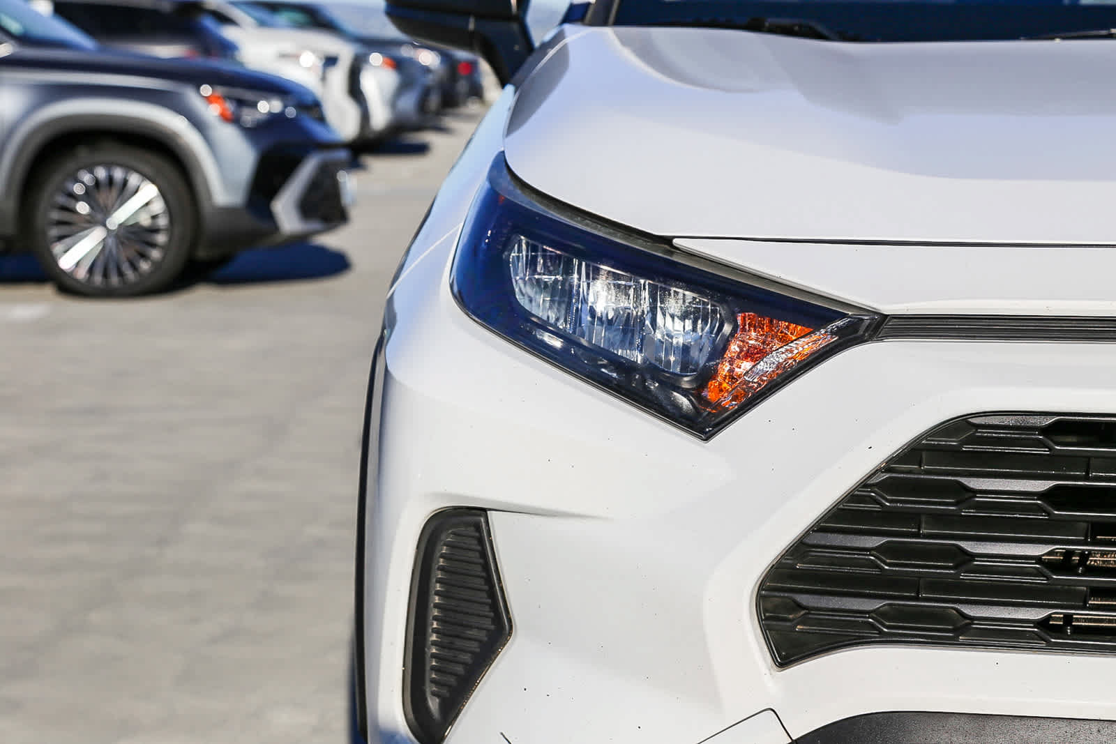 Used 2019 Toyota RAV4 LE w/ Carpet Mat Package AWD/4WD image 4