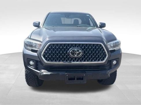 Used 2019 Toyota Tacoma TRD Off-Road w/ TRD Premium Off Road Package AWD/4WD image 4