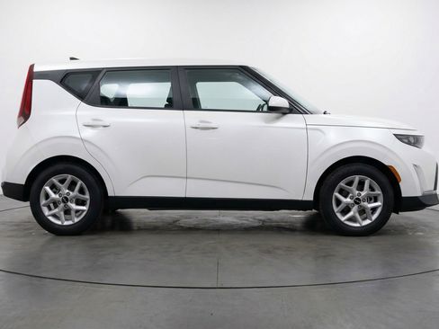 Used 2025 Kia Soul LX w/ LX Technology Package image 11
