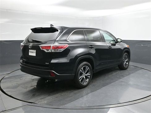 Used 2016 Toyota Highlander XLE image 11